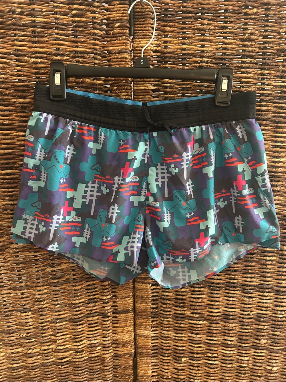 Janji women’s AFO middle Shorts 3”, size M